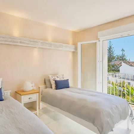 About Casa Del Rio ماربيا
